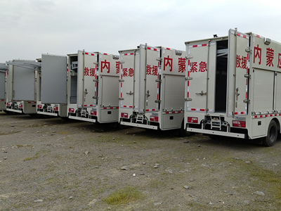 河南飞龙工程机械公司造出低速卡车起重机